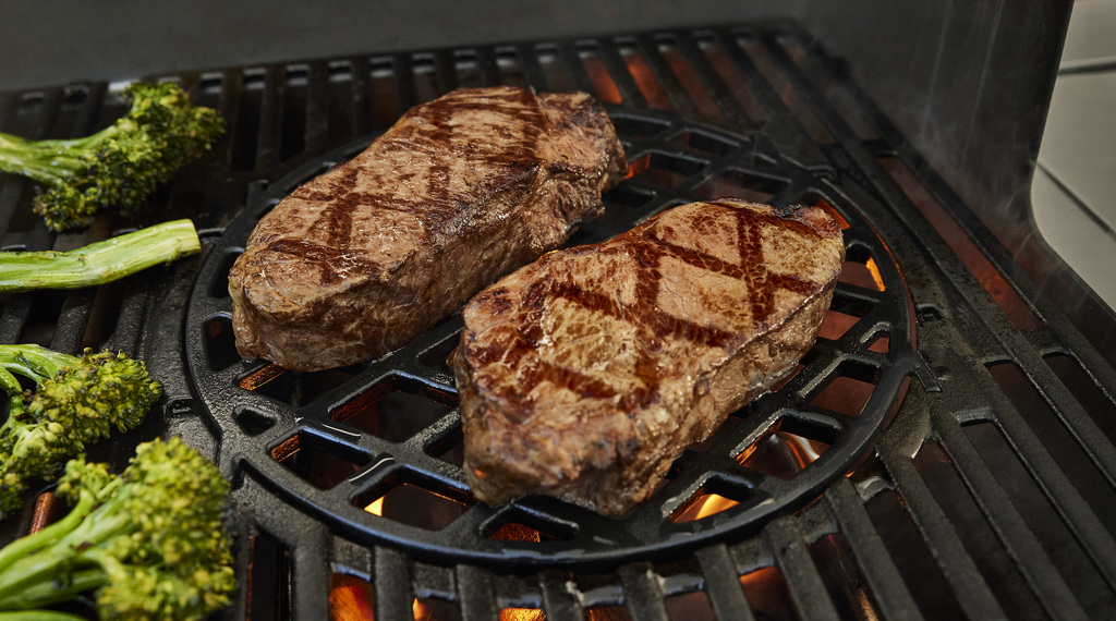 Genesis E-325W Gas Barbecue with Sear Zone Weber